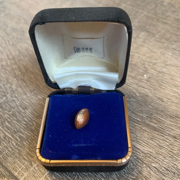 Vintage Swank Football Tie Tac Pin With Chain In Original Box - Picture 3 of 6